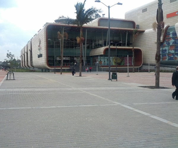 Centro comercial Titán Plaza